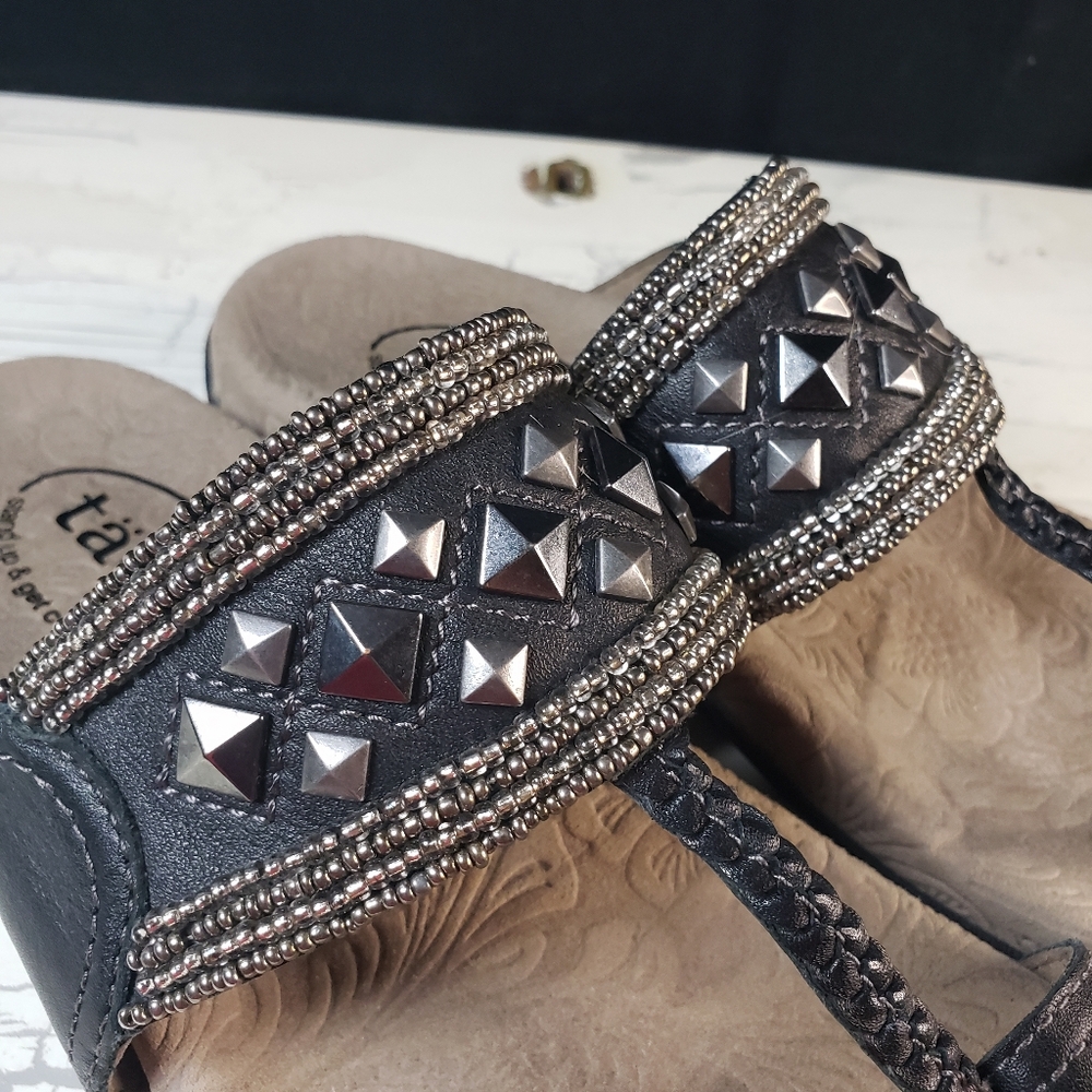 Taos 'Genie' Leather Toe Loop Sandals w/ Metal Studs in Black - Women's size 7 - Picture 6 of 14